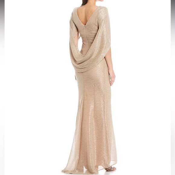Betsy & Adam Women's Gold & Silver Metallic Surplice Cape Gown NWT - Reemoly - Picture 2 of 9
